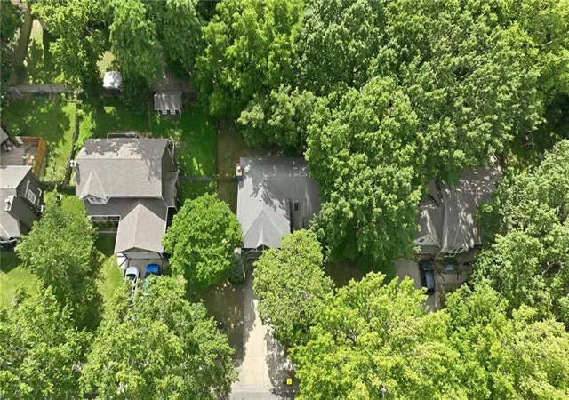 Photo 2 of Single family home for sale at 7130 N Woodland Ave, Kansas City, MO 64118 | MLS# 2619619 | Listing updated on 2026-09-16