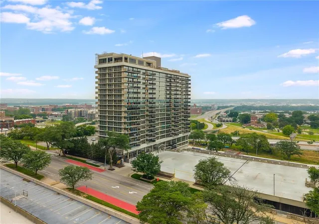 Photo 2 of Condo for sale at 600 Admiral Blvd #1802, Kansas City, MO 64106 | MLS# 2619869 | Listing updated on 2026-09-18