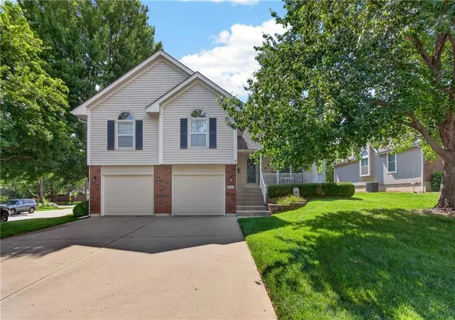 Single Family Residence at 212 SE Bingham Dr, Lee's Summit, MO 64063 | MLS# 2621556 | | Sold on 2026-09-08