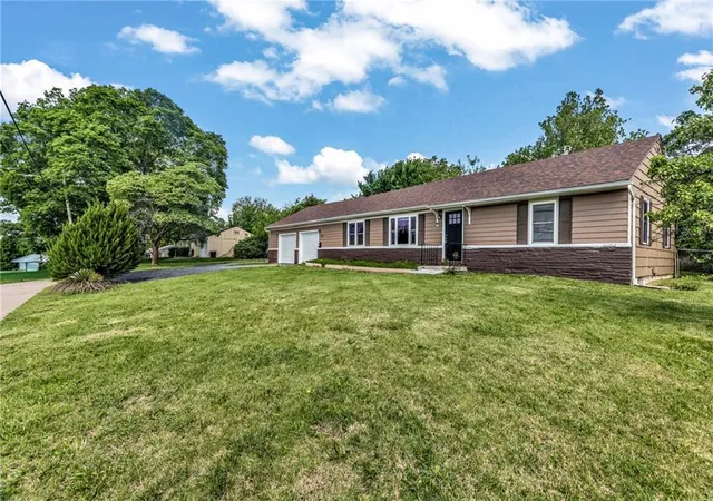 Photo 2 of Single family home for sale at 100 W 99th Street, Kansas City, MO 64114 | MLS# 2621564 | Listing updated on 2026-10-15