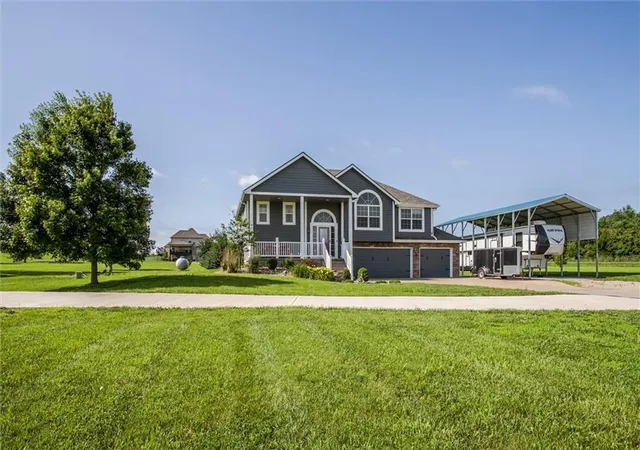 Photo 2 of Single family home for sale at 16963 Auburn Ct, Bonner Springs, KS 66012 | MLS# 2622847 | Listing updated on 2026-09-18