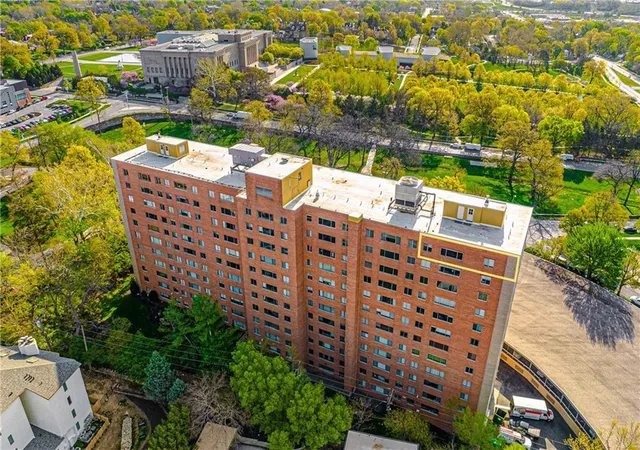 Photo 3 of Condo for sale at 4550 Warwick Blvd #1205, Kansas City, MO 64111 | MLS# 2623246 | Listing updated on 2026-09-18