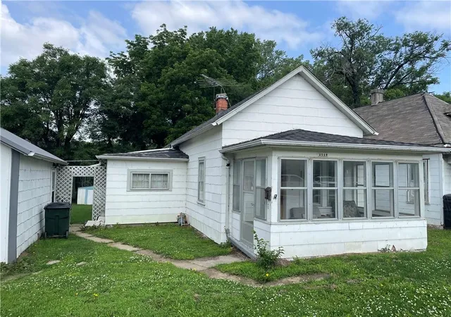 Photo 2 of Sale Pending at 2510 S 4th Street, Leavenworth, KS 66048 | MLS# 2623940 | Listing updated on 2026-09-17