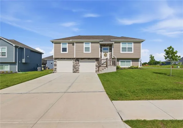 Photo 1 of Single family home for sale at 700 Summer Dawn Cir, Belton, MO 64012 | MLS# 2624148 | Listing updated on 2026-09-16