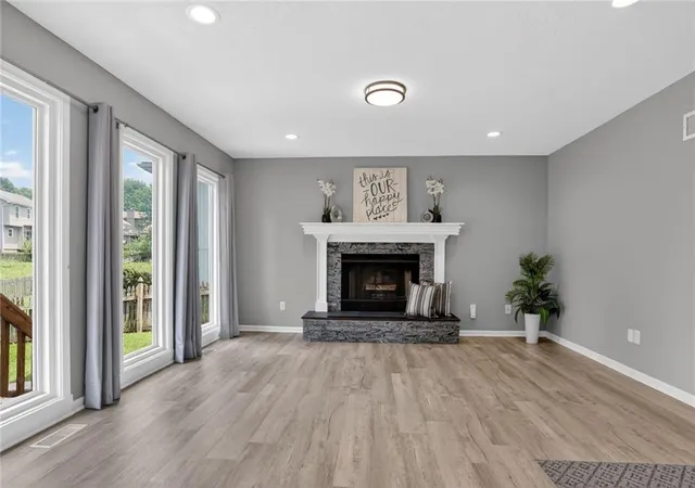 Photo 3 of Sale Pending at 724 N Plum Rose Dr, Liberty, MO 64068 | MLS# 2624895 | Listing updated on 2026-09-10