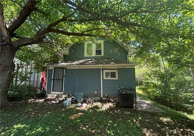 Photo 3 of Single family home for sale at 1014 Agnes Ave, Kansas City, MO 64127 | MLS# 2624932 | Listing updated on 2026-09-17
