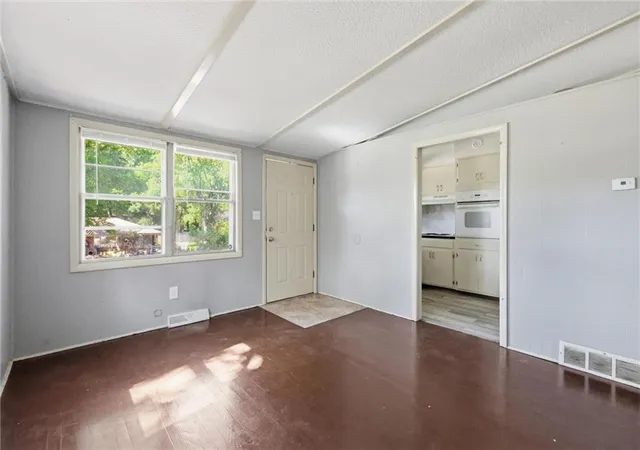 Listing Photo 4 - Condo for sale in building located at 10819 E Westport Rd, Independence, MO 64052