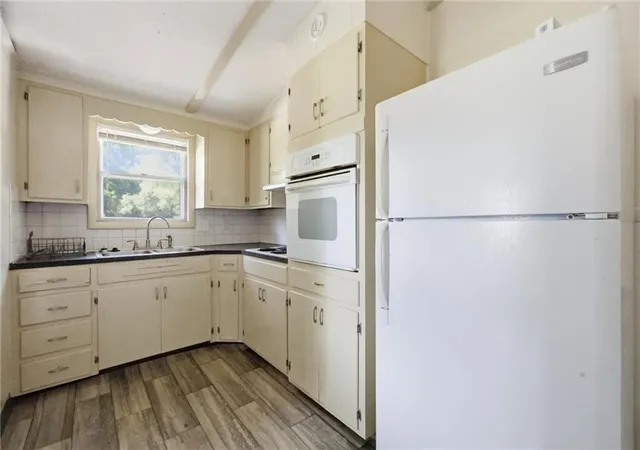 Listing Photo 5 - Condo for sale in building located at 10819 E Westport Rd, Independence, MO 64052