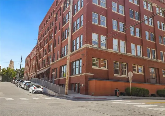 Photo 2 of Condo for sale at 200 Main St #510, Kansas City, MO 64105 | MLS# 2626204 | Listing updated on 2026-09-17