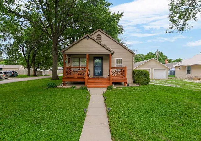 Photo 1 of Single family home for sale at 601 S Peoria St, Louisburg, KS 66053 | MLS# 2626344 | Listing updated on 2026-09-16