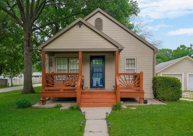 Photo 2 of Single family home for sale at 601 S Peoria St, Louisburg, KS 66053 | MLS# 2626344 | Listing updated on 2026-09-16