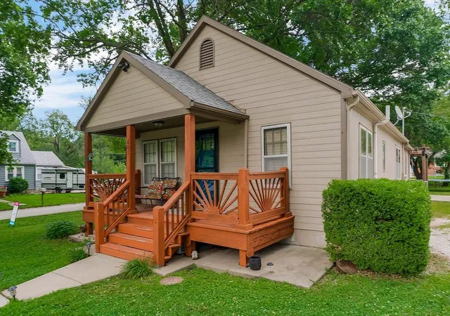 Photo 3 of Single family home for sale at 601 S Peoria St, Louisburg, KS 66053 | MLS# 2626344 | Listing updated on 2026-09-16