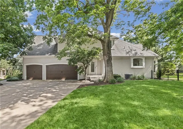 Photo 3 of Single family home for sale at 14302 Briar St, Overland Park, KS 66224 | MLS# 2626832 | Listing updated on 2026-10-08