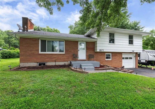 Photo 3 of Single family home for sale at 817 S Alexander Rd, Independence, MO 64056 | MLS# 2627152 | Listing updated on 2026-09-09