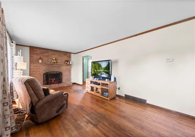 Photo 4 of Single family home for sale at 817 S Alexander Rd, Independence, MO 64056 | MLS# 2627152 | Listing updated on 2026-09-09