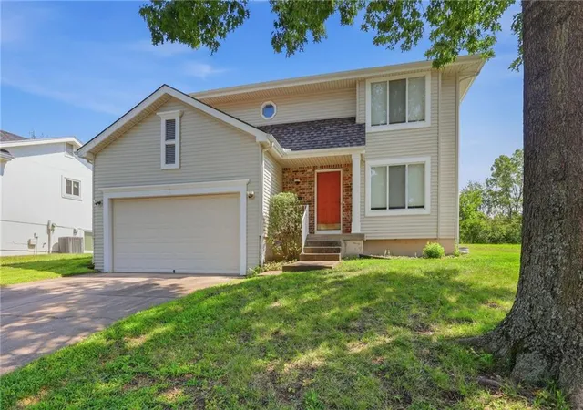 Photo 2 of Sale Pending at 907 N 92nd Street, Kansas City, KS 66112 | MLS# 2627265 | Listing updated on 2026-09-17