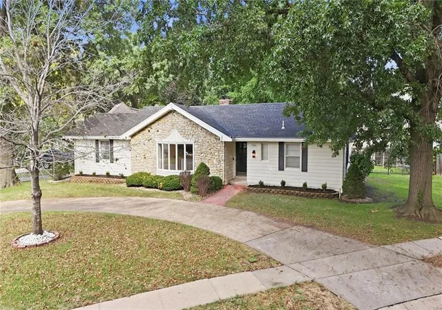 Single family home for sale at 7206 W 101st Terrace, Overland Park, KS 66212 | MLS# 2627708