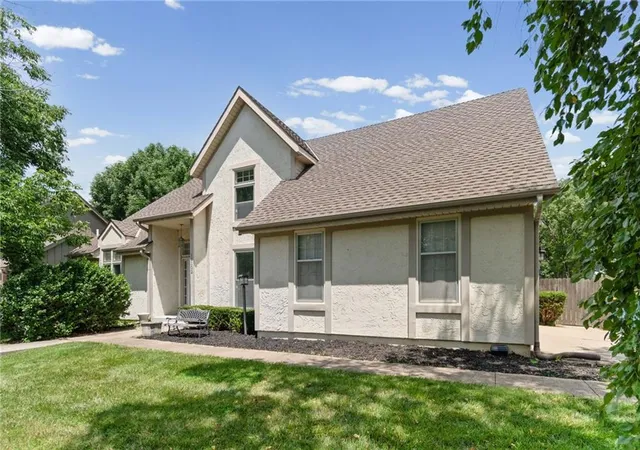 Photo 1 of Single Family Residence at 11102 W 114th Terrace, Overland Park, KS 66210 | MLS# 2627929 | | Sold on 2026-09-10