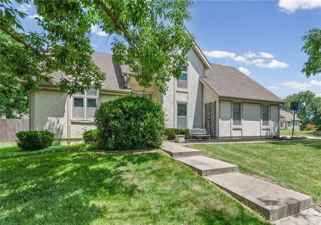 Photo 2 of Single Family Residence at 11102 W 114th Terrace, Overland Park, KS 66210 | MLS# 2627929 | | Sold on 2026-09-10