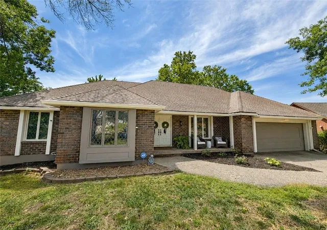 Photo 2 of Single family home for sale at 5768 Cottage Ave, Kansas City, MO 64133 | MLS# 2627961 | Listing updated on 2026-09-16