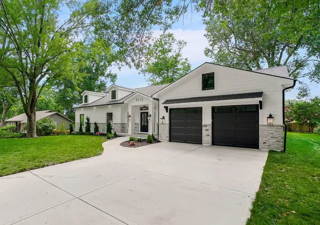 Photo 1 of Single Family Residence at 9312 Mohawk Ln, Leawood, KS 66206 | MLS# 2628626 | | Sold on 2026-09-17