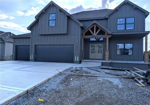 Photo 1 of Sale Pending at 10304 N Oakland Ave, Kansas City, MO 64157 | MLS# 2629005 | Listing updated on 2026-09-18