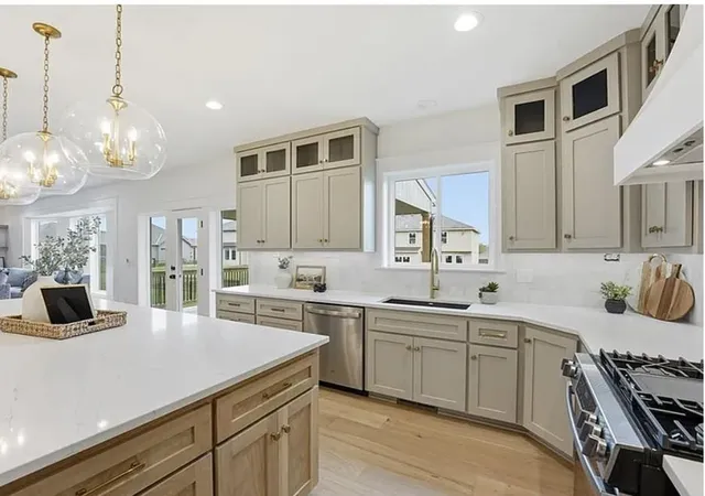 Photo 4 of Sale Pending at 10304 N Oakland Ave, Kansas City, MO 64157 | MLS# 2629005 | Listing updated on 2026-09-18