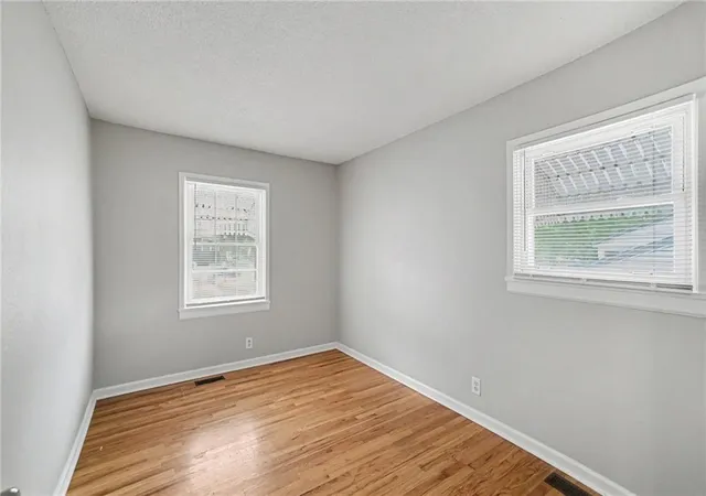 Photo 4 of Single family home for sale at 820 N Choctaw Ave, Independence, MO 64056 | MLS# 2629311 | Listing updated on 2026-09-16