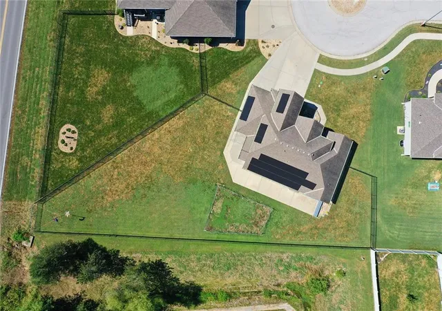 Photo 3 of Single family home for sale at 3221 S Mize Ridge Ct, Independence, MO 64057 | MLS# 2629316 | Listing updated on 2026-09-18