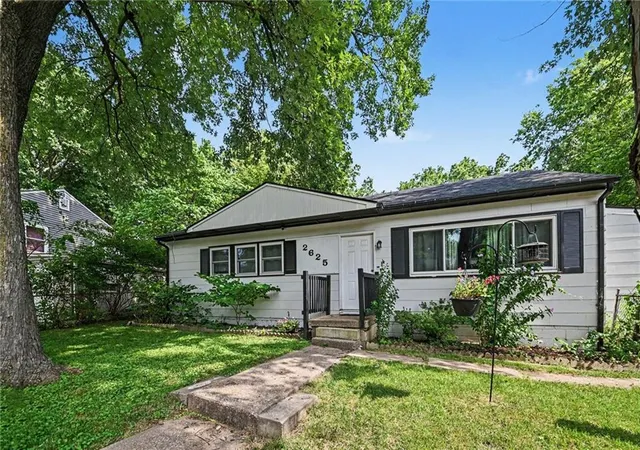 Photo 2 of Single family home for sale at 2625 Vista St, Kansas City, KS 66106 | MLS# 2629456 | Listing updated on 2026-09-17