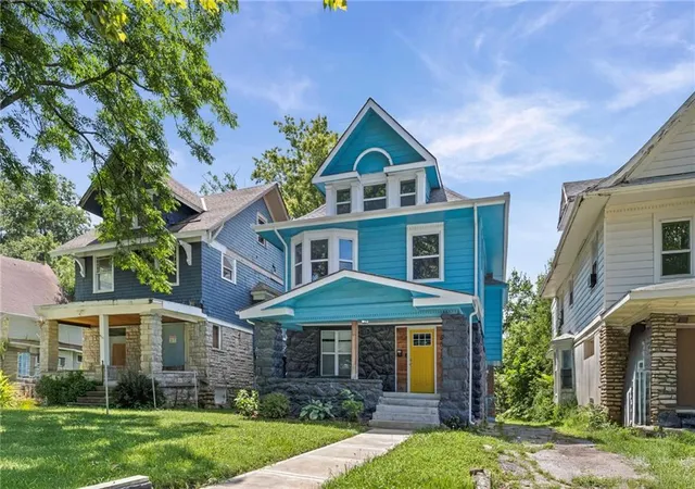 Photo 2 of Sale Pending at 4010 Montgall Ave, Kansas City, MO 64130 | MLS# 2629738 | Listing updated on 2026-09-15