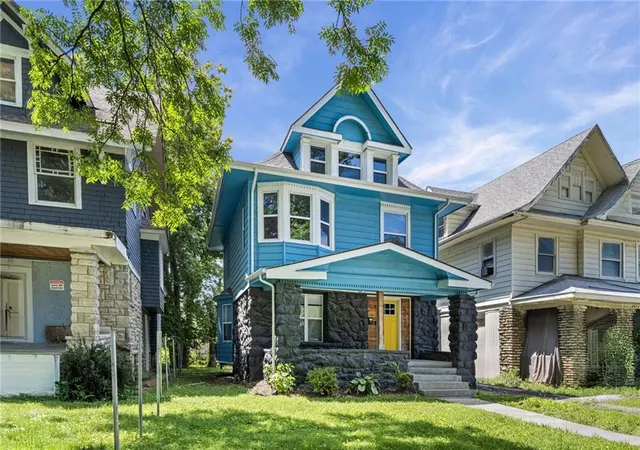 Photo 3 of Sale Pending at 4010 Montgall Ave, Kansas City, MO 64130 | MLS# 2629738 | Listing updated on 2026-09-15