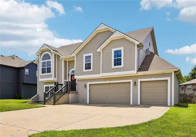 Photo 2 of Single family home for sale at 8005 Ne 111th Street, Kansas City, MO 64157 | MLS# 2630642 | Listing updated on 2026-09-16