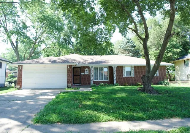 Photo 2 of Single family home for sale at 7924 Oakland Ave, Kansas City, KS 66112 | MLS# 2630783 | Listing updated on 2026-09-16