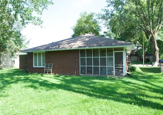 Photo 4 of Single family home for sale at 7924 Oakland Ave, Kansas City, KS 66112 | MLS# 2630783 | Listing updated on 2026-09-16