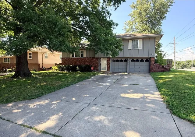 Photo 2 of Sale Pending at 5001 Ne 57th Terrace, Kansas City, MO 64119 | MLS# 2631025 | Listing updated on 2026-09-17