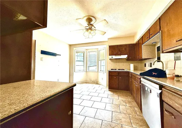 Photo 3 of Sale Pending at 5001 Ne 57th Terrace, Kansas City, MO 64119 | MLS# 2631025 | Listing updated on 2026-09-17