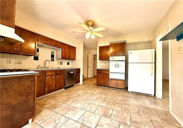 Photo 3 of Sale Pending at 5001 NE 57th Terrace, Kansas City, MO 64119 | MLS# 2631025 | Listing updated on 2026-09-17