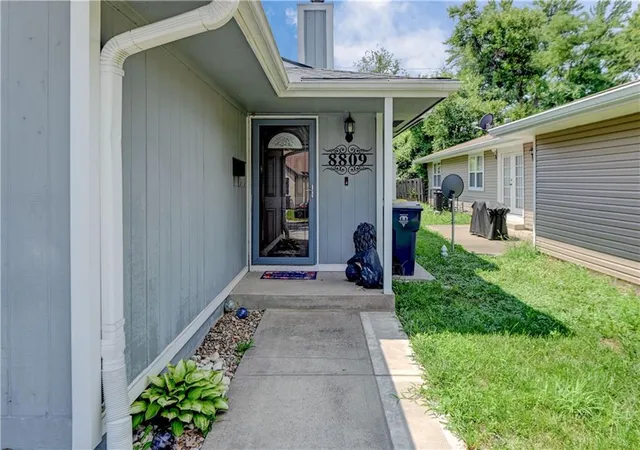 Photo 2 of Single family home for sale at 8809 E 109th Terrace, Kansas City, MO 64134 | MLS# 2631030 | Listing updated on 2026-10-06
