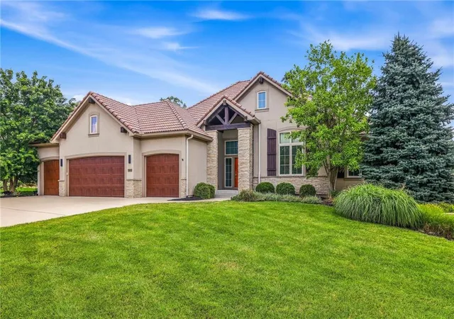 Photo 1 of Single family home for sale at 6119 Southlake Dr, Kansas City, MO 64152 | MLS# 2631870 | Listing updated on 2026-10-03