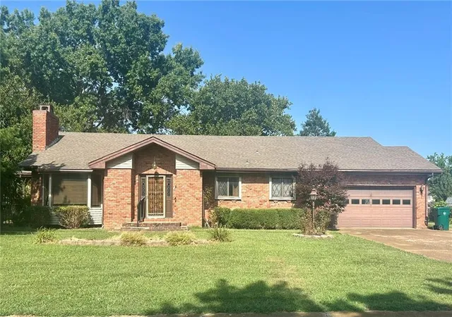 Photo 1 of Single family home for sale at 108 Crestview Dr, Parsons, KS 67357 | MLS# 2632144 | Listing updated on 2026-09-17