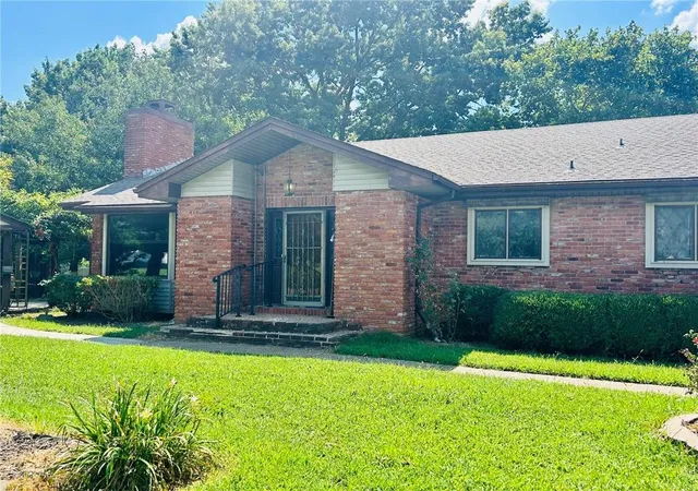 Photo 2 of Single family home for sale at 108 Crestview Dr, Parsons, KS 67357 | MLS# 2632144 | Listing updated on 2026-09-17