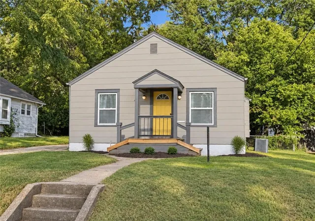 Photo 1 of Single family home for sale at 1125 S Dodgion Ave, Independence, MO 64050 | MLS# 2632700 | Listing updated on 2026-09-16