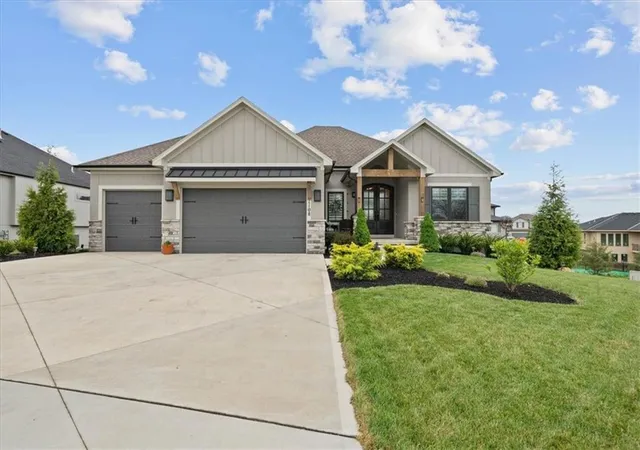 Single family home for sale at 1108 Deer Run Dr, Greenwood, MO 64034 | MLS# 2632836