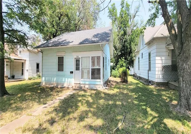 Photo 1 of Single family home for sale at 716 E Lincoln St, Iola, KS 66749 | MLS# 2632960 | Listing updated on 2026-09-17