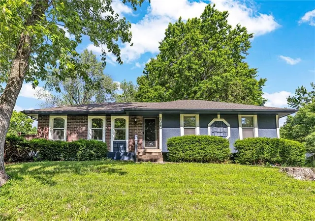 Photo 1 of Single family home for sale at 2020 Sw Morningside Dr, Blue Springs, MO 64015 | MLS# 2633104 | Listing updated on 2026-09-16