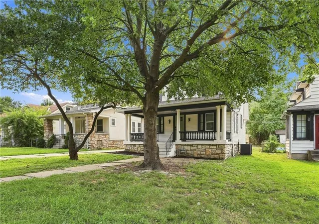 Photo 4 of Single family home for sale at 5604 Paseo Blvd, Kansas City, MO 64110 | MLS# 2633137 | Listing updated on 2026-09-15