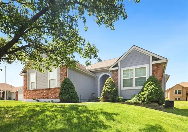 Photo 1 of Single family home for sale at 7204 N Cypress Ave, Kansas City, MO 64119 | MLS# 2633235 | Listing updated on 2026-09-17