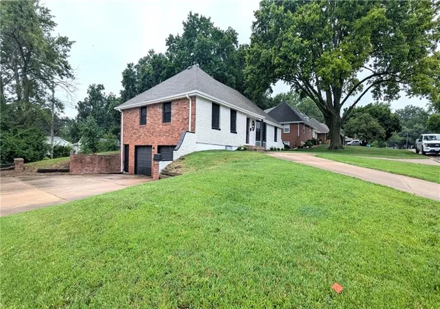 Photo 4 of Single family home for sale at 9909 E 76th Terrace, Raytown, MO 64138 | MLS# 2633431 | Listing updated on 2026-09-16