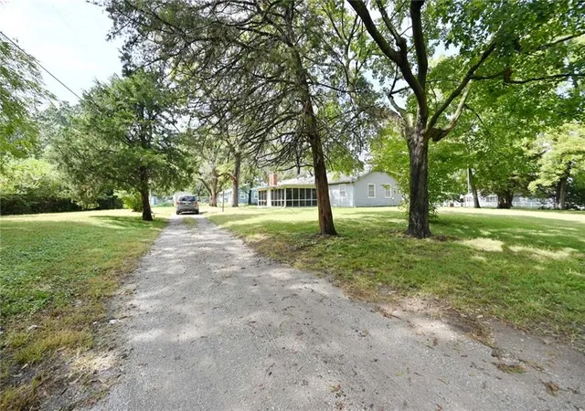 Photo 4 of Single family home for sale at 8900 Wayne Ave, Kansas City, MO 64131 | MLS# 2633760 | Listing updated on 2026-09-11